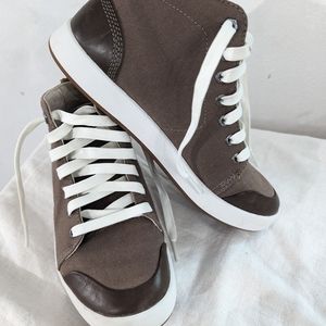 Kodiak Canvas and Leather Georgian Mid Top Sneaker women's size 6.5
